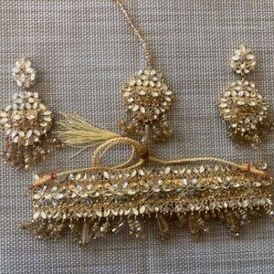 Gold Kundan-Style  choker necklace with bindhi Matching Earrings bridal